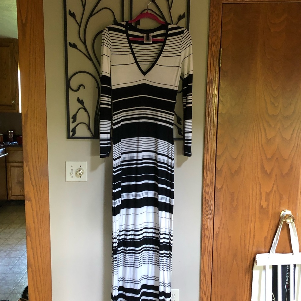 BCBG Long sleeve maxi dress. Perfect any weather